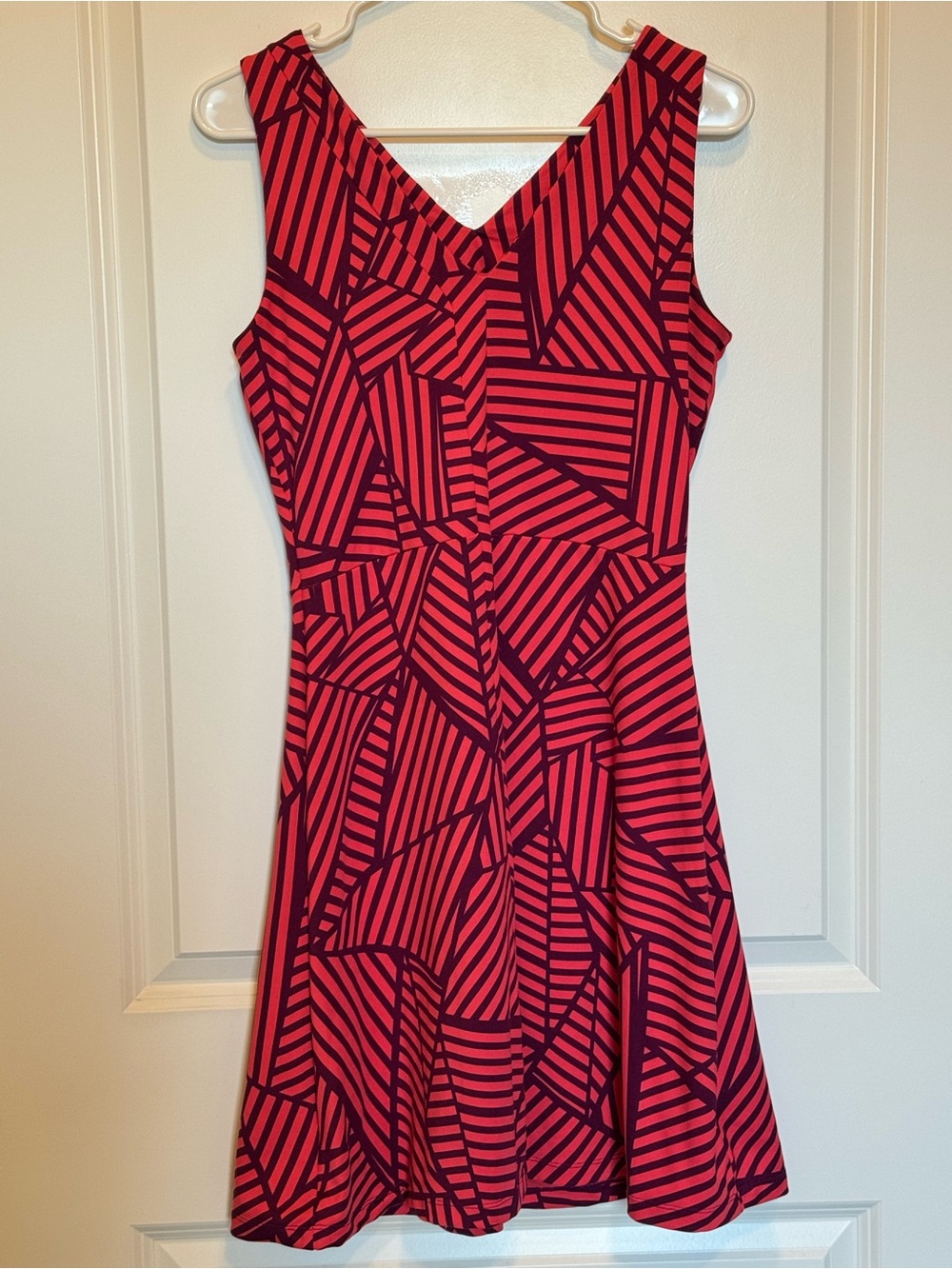 Title Nine Dream Pink Purple Geometric Sleeveless V‑Neck with Pocket Size S